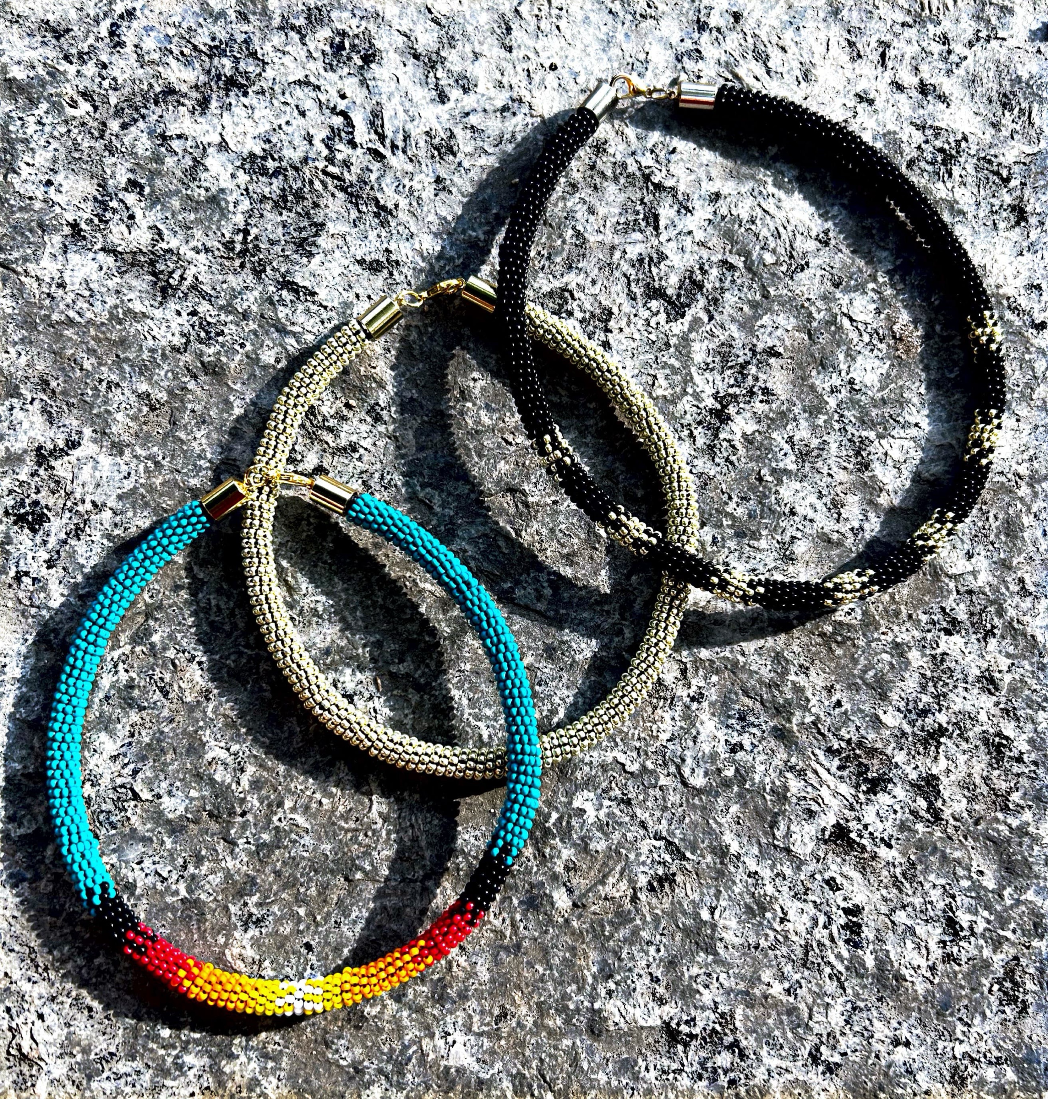 Collier / Bracelet — bijou perlé fait main, B Loyalty
